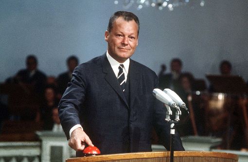 Vizekanzler Willy Brandt am 25. August 1967 bei der Berliner Funkausstellung Foto: dpa