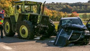 Bei einem Unfall mit einem Traktor ist ein Beifahrer eingeklemmt worden. Foto: 7aktuell.de/Christina Zambito