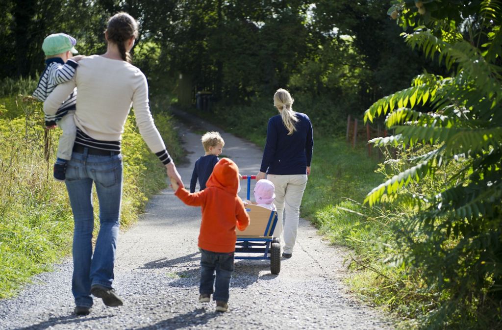 Tagesmütter und -väter bekommen durchschnittlich 4,08 Euro pro Stunde. Foto: dpa