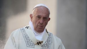 Papst Franziskus schafft „päpstliches Geheimnis“ ab