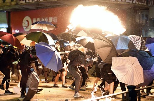 Der Kampf in Hongkongs Straßen wird immer brutaler. Foto: dpa