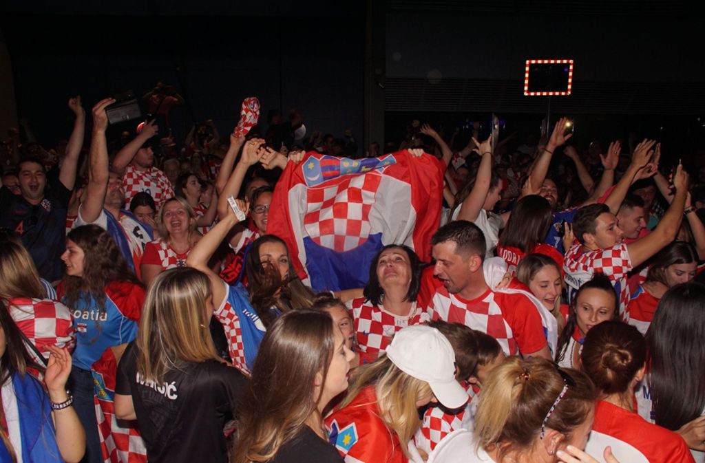 Halbfinale! Die kroatischen Fans feierten den Sieg ihrer Mannschaft euphorisch.