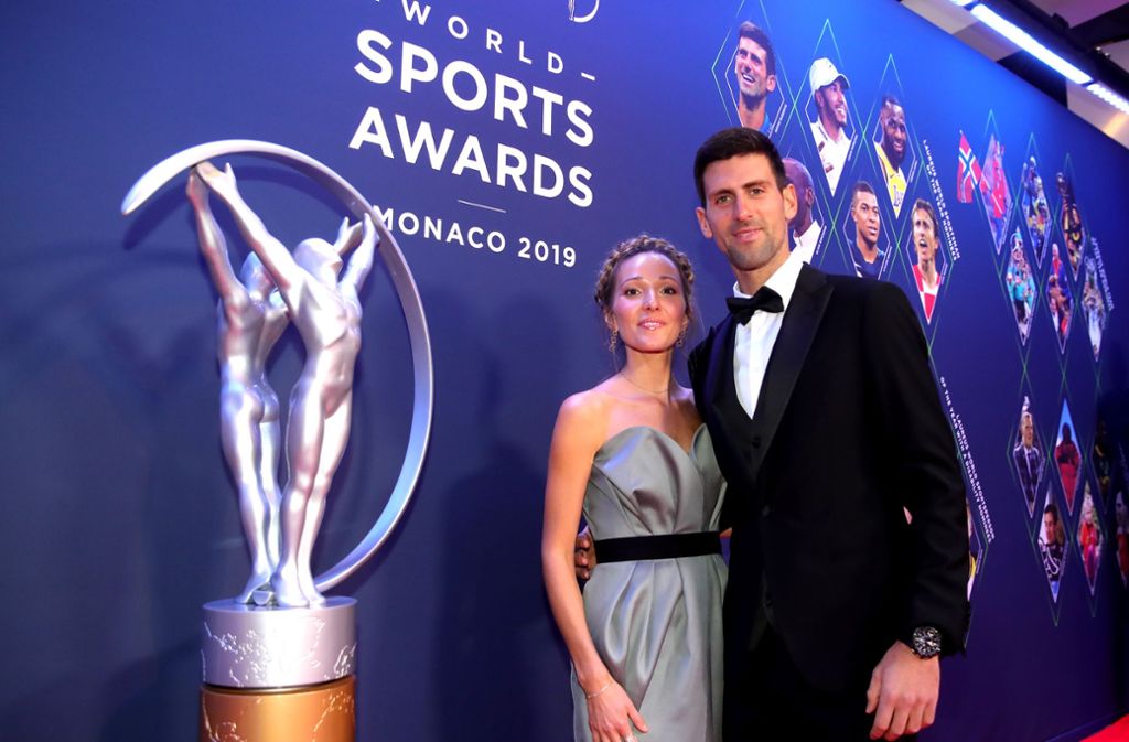 Auf dem Roten Teppich der Preisverleihung zeigten sich allerhand Sport-Promis. Allen voran der Sieger mit seiner Frau Jelena Djokovic, ...