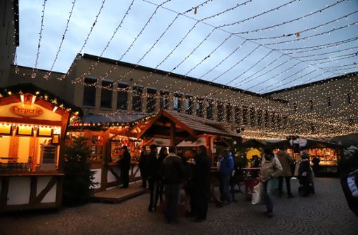 Stimmungsvoll gestaltet ist der Fellbacher Weihnachtsmarkt, doch die Angebote der Buden werden bemängelt. Foto: Patricia Sigerist