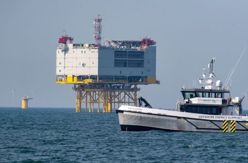Das Offshore-Umspannwerk für den Windpark Baltic Eagle steht seit dem Februar in der Ostsee. Foto: dpa/Stefan Sauer