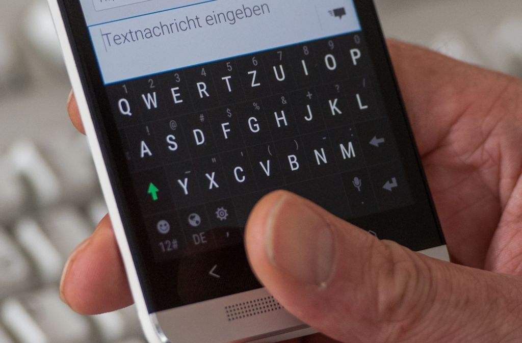 Zehntausende Smartphones mit dem Google-Betriebssystem Android sind auch in Deutschland mit einer Schadsoftware befallen. Foto: dpa