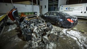 Rund eine halbe Million Euro waren die beiden Autos wert – übrig geblieben sind davon nur  Wracks. Foto: 7aktuell.de/Simon Adomat