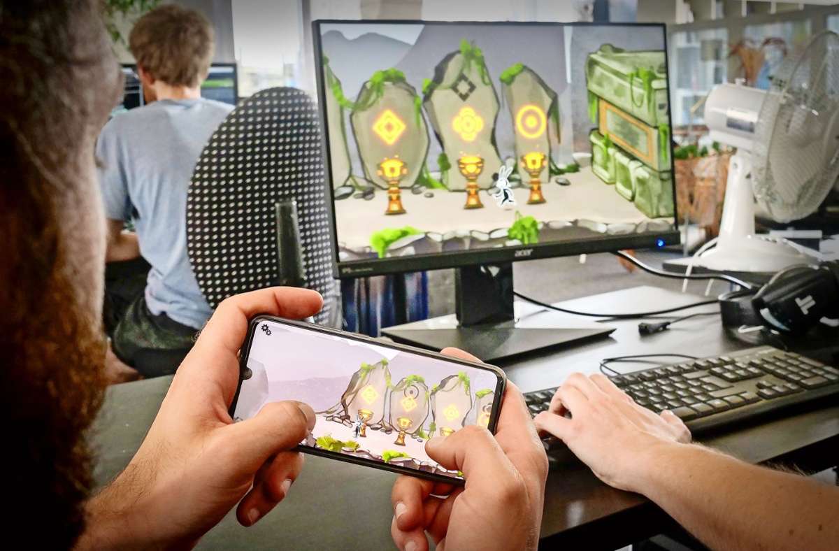 Die Konkurrenz ist groß auf dem Spielemarkt. Das junge Entwicklerstudio Studio Sterneck aus Ludwigsburg   versucht sich mit einem 2-D-Rätselspiel, das die Spieler auf zwei verschiedenen Geräten spielen, zu etablieren.