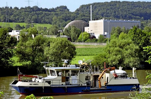 aus dem Kernkraftwerk Obrigheim will die EnBW Atommüll auf dem Neckar bis nach Neckarwestheim bringen. (Archivfoto) Foto: dpa