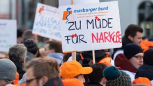 Die Gewerkschaft Marburger Bund fordert 12,5 Prozent mehr Gehalt. (Symbolbild) Foto: dpa/Julian Stratenschulte