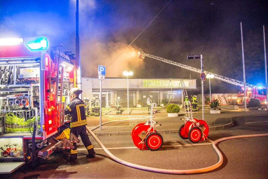 Warum es in der Nacht auf Samstag im Hallenbad Sonnenberg in Möhringen gebrannt hat, ist noch unklar.