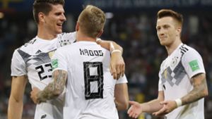 Jubelnde deutsche Spieler nach dem Sieg gegen Schweden. Foto: AP