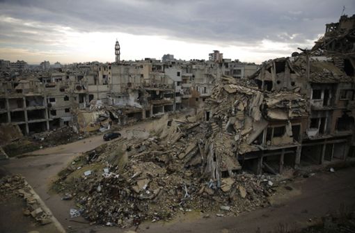 Bilder aus dem zerstörten Syrien – hier eine Aufnahme aus Homs – schreckten den Angeklagten nicht ab. Foto: dpa/Hassan Ammar