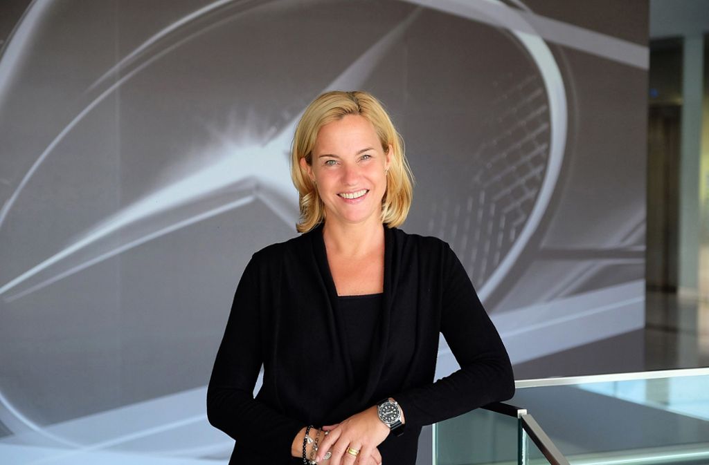Vertriebschefin Britta Seeger (49) gehört dem Vorstand seit 2017 an, ihr Vertrag wurde gerade bis Ende 2024 verlängert. Für 2018 sagte ihr der Konzern insgesamt 2,4 Millionen Euro zu.