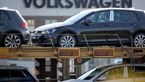 Derzeit laufen keine neuen VW golf in Wolfsburg vom Band. (Archivfoto) Foto: dpa-Zentralbild