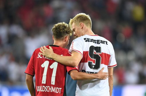 Gerechtes Unentschieden zwischen dem VfB Stuttgart und dem SC Freiburg: Timo Baumgartl (rechts) und Luca Waldschmidt. Foto: dpa