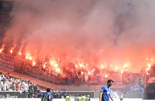 Wie kommt so viel Sprengstoff ins Stadion? Foto: Pressefoto Baumann
