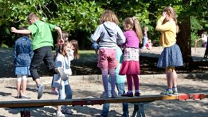 Wippen und springen: Kinder können in Ferienzeiten nach Herzenslust toben. Foto: dpa