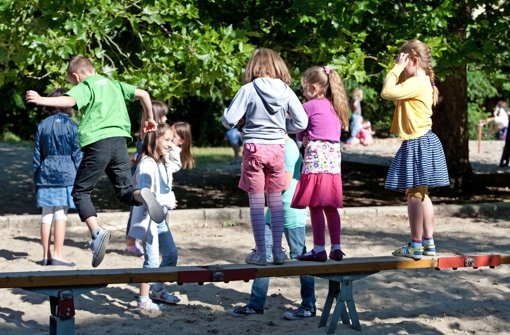 Wippen und springen: Kinder können in Ferienzeiten nach Herzenslust toben. Foto: dpa