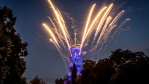 Lichtmagie und spektakuläres Feuerwerk am lauen Sommerabend