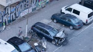 Ausgebrannte Fahrzeuge nach Randale in der Silvesternacht in Berlin Foto: IMAGO/Jürgen Held