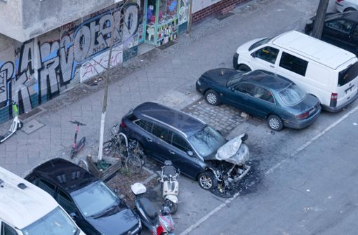 Ausgebrannte Fahrzeuge nach Randale in der Silvesternacht in Berlin Foto: IMAGO/Jürgen Held
