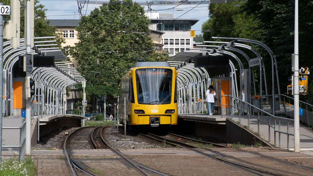 Unfall in Stuttgart-West - Auto und Stadtbahn stoßen zusammen – Strecke ...