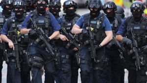 Schwer bewaffnete Polizisten sind in den Straßen von London nach dem Anschlag zu sehen . Foto: Getty Images Europe