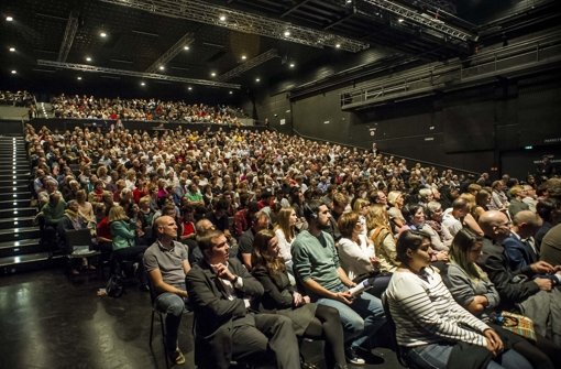 Ein Saal des Theaterhauses Stuttgart im Oktober 2015: Wieder einmal gut gefüllt. Die Kultureinrichtung floriert. Die Stadt will ihr einen Ergänzungsbau verschaffen Foto: Lichtgut/Max Kovalenko