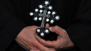 Ein koptisches Kreuz hat an jedem Arm drei Kreise, die für die Dreifaltigkeit stehen. Die zwölf äußeren Kreise symbolisieren die zwölf Apostel, die vier inneren stehen für die vier Evangelisten Foto: dpa