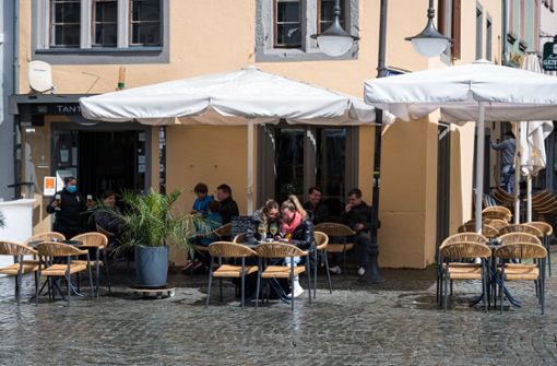 In Saarbrücken durften die Gastronomen ihren Außenbereich wieder öffnen. Foto: dpa/Oliver Dietze