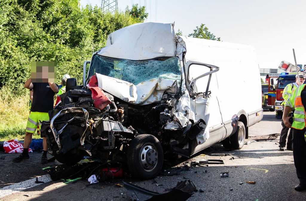 Bei einem Unfall am Mittwochmorgen ist ein Autofahrer auf der Autobahn 81 ums Leben gekommen.