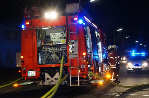 In Karlsruhe musste die Feuerwehr in der Nacht auf Donnerstag zu einem Einsatz ausrücken. Foto: SDMG