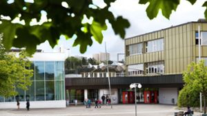Das Hölderlin-Gymnasium soll für 14,3 Millionen Euro saniert werden. Foto: Ines Rudel