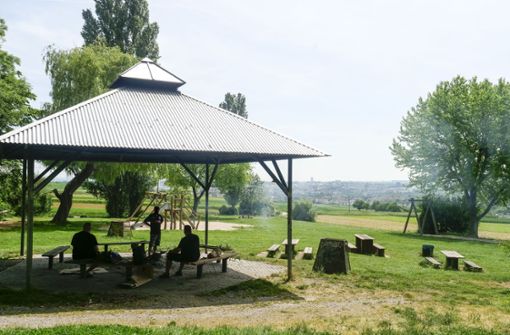 Einer der schönsten Grillplätze im Landkreis Ludwigsburg: die Eselshütte mit Blick auf Bietigheim. Foto: /Simon Granville