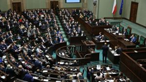 Parlament beschließt Umbau des Verfassungsgerichts