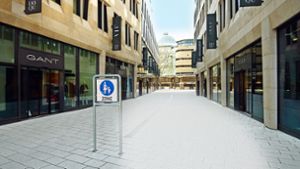 Kein Kunde weit und breit:  Blick auf menschenleere Einkaufsstraßen im Stuttgarter Dorotheen Quartier Foto: Lichtgut/Leif Piechowski