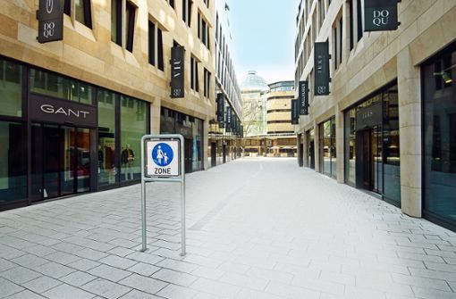 Kein Kunde weit und breit:  Blick auf menschenleere Einkaufsstraßen im Stuttgarter Dorotheen Quartier Foto: Lichtgut/Leif Piechowski