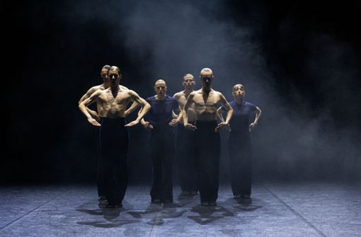 Ensembleszene aus Marco Goeckes neuem Ballett „Good old Moone“ Foto: Dominik Mentzos /DFDC