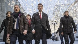 Auf dem Weg zur Wahlkommission: Alexej Nawalny (Bildmitte) mit seinem Team in Moskau. Dieses Foto machte im Internet Karriere. Foto: AP