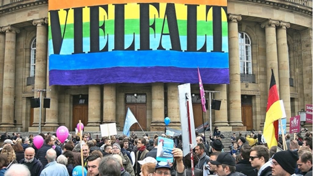 Demo für alle in Stuttgart: Oper zeigt Flagge für die Homo-Ehe