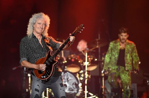 Brian May (links) und Adam Lambert wollen einen bislang unbekannten Mercury-Song veröffentlichen (Archivbild). Foto: dpa/Joel Carrett