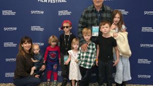 Alec Baldwin mit sieben Kindern auf dem roten Teppich - inklusive Baby