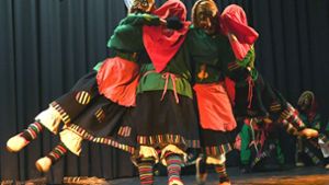 Den Tanz gibt’s nur auf Video: Die Rombala-Hexen lassen nicht nur die Hüften, sondern auch sich selbst kreisen. Foto: Archiv/Peter Mann
