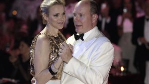 Rotkreuz-Ball in Monaco: Das Fürstenpaar tanzt