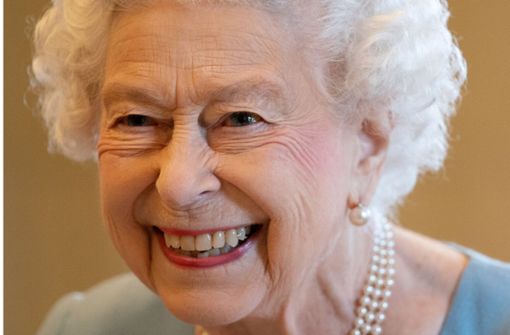 In der Dokuserie soll es anlässlich ihres 70. Thronjubiläums in diesem Jahr um bewegende Momente im Leben der Königin Elisabeth II. gehen (Archivbild). Foto: dpa/Joe Giddens