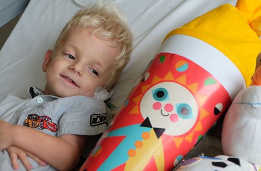 Philipp hat den  Einschulungstag im Olgäle verbracht – auch jetzt liegt er wieder im Kinderkrankenhaus. Foto: Stefanie Palm