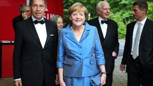 Bundeskanzlerin Angela Merkel (CDU) und ihr Ehemann Joachim Sauer zu Besuch auf dem Grünen Hügel in Bayreuth.  Foto: dpa