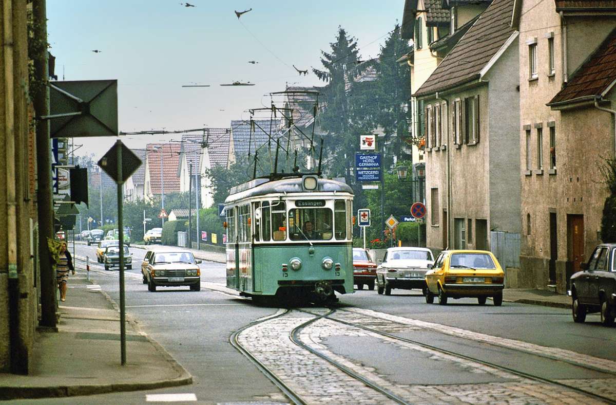 Viele Ältere erinnern sich noch an die Straßenbahn, die Esslingen, Nellingen und Denkendorf verband. Das Foto entstand in den 1970er Jahren in Nellingen. Foto: Stadtarchiv Ostfildern