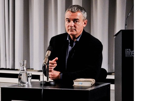 Ilija Trojanow, hier im Stuttgarter Literaturhaus, kritisiert die Abschaffung des Preises vehement. Foto: Lichtgut/Volker Hoschek